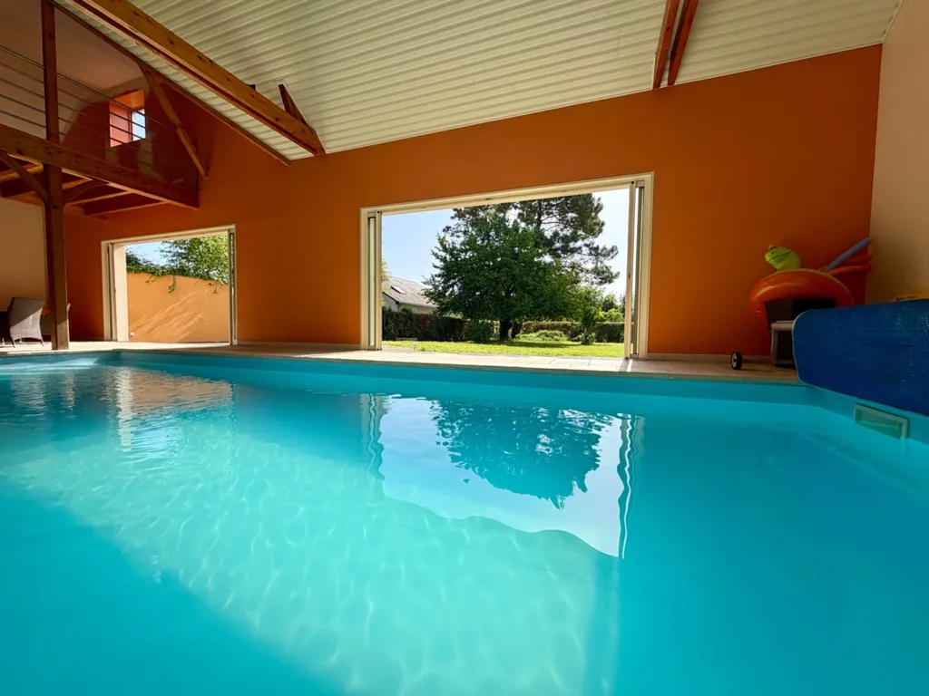 Bassein - 10-Piece House with Indoor Pool in Tiercé