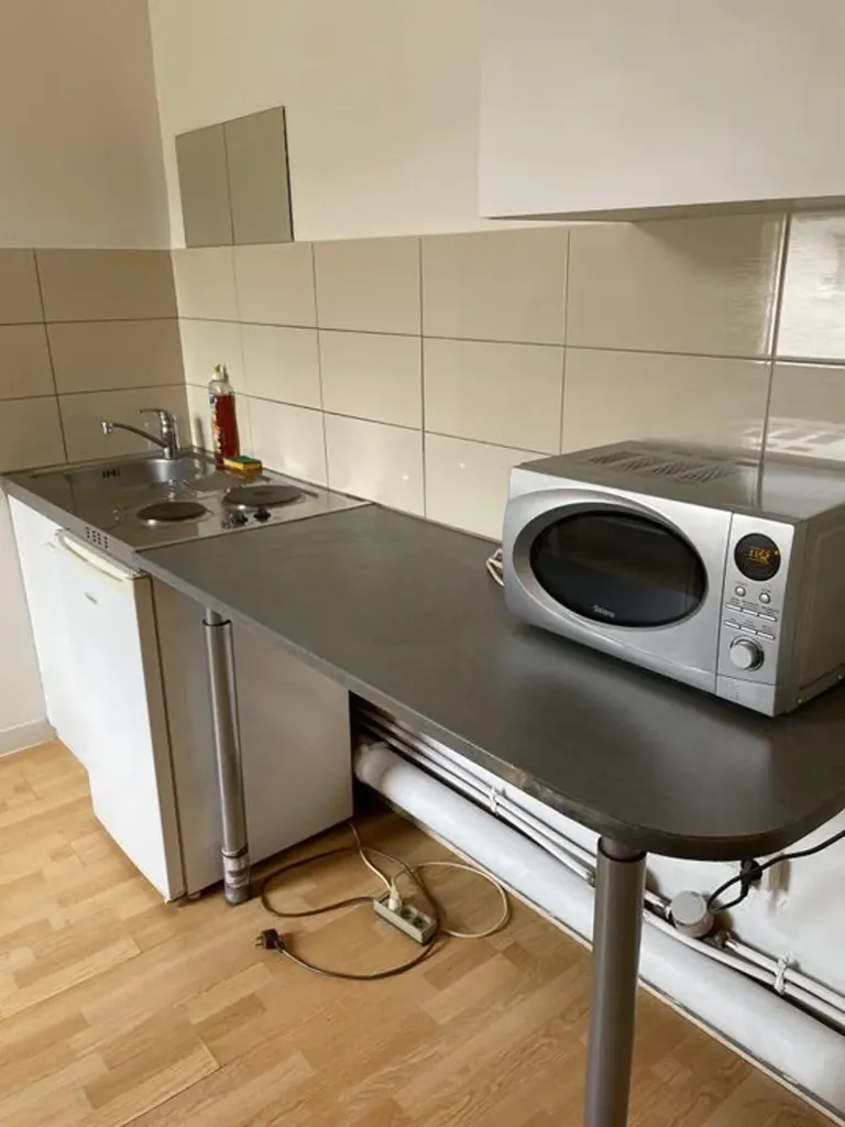 Cuisine - Studio Meublé avec Cave à Knutange