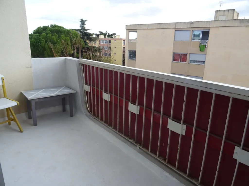 Rõdu - Studio with Balcony in Nîmes Centre