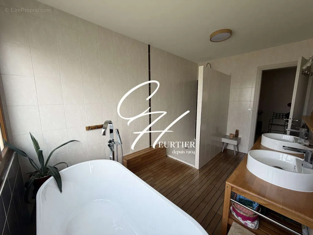 Salles de bain - Appartement avec Balcon au Dernier Étage à Echirolles