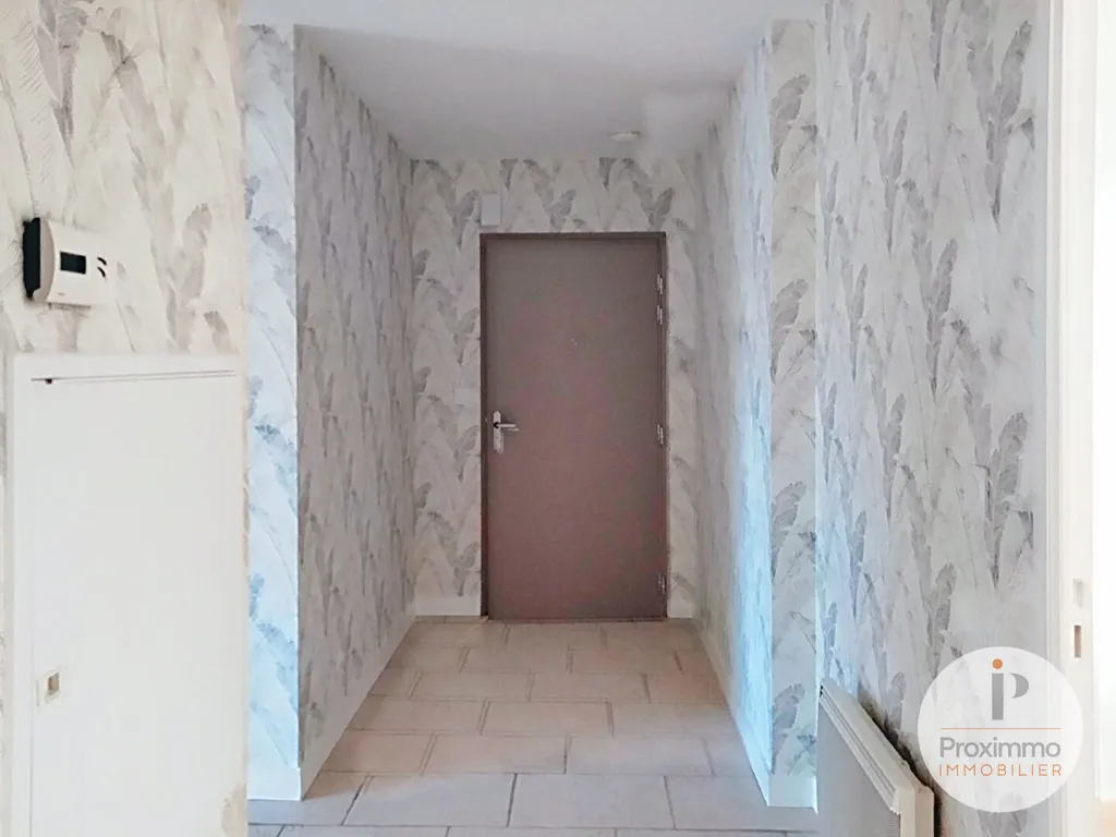 Ingresso - 3-Bed Apartment with Balcony in Secure Residence