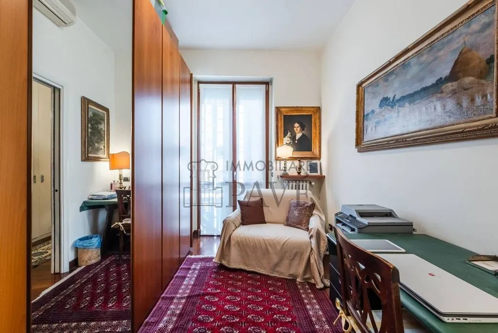 Bureau - Luxury Apartment with Triple Exposure in Milan
