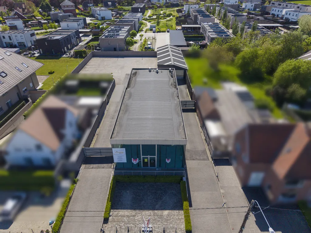 Vue aérienne - Showroom avec atelier et parking à Zwevegem
