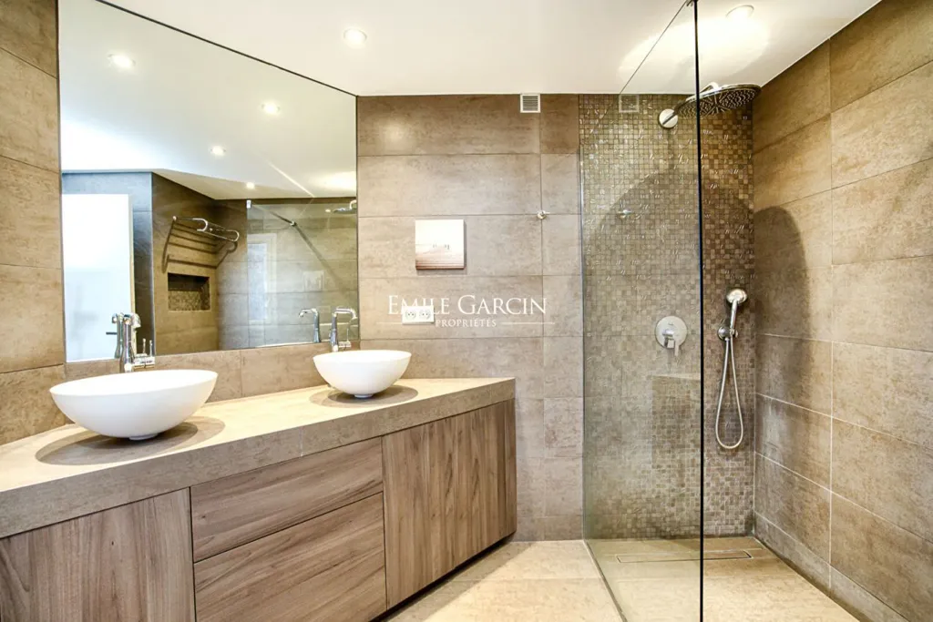 Salles de bain - Villa Luxe avec Piscine à Saint-Tropez