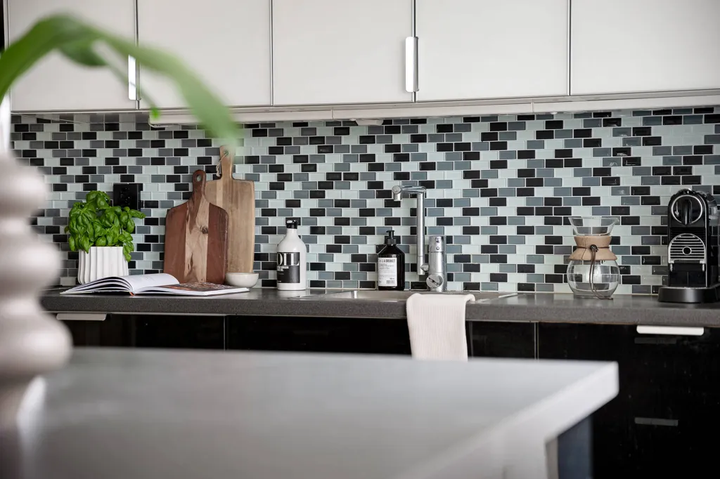 Köök - Spacious 3-Bedroom Flat with Terrace in Hässelby Strand