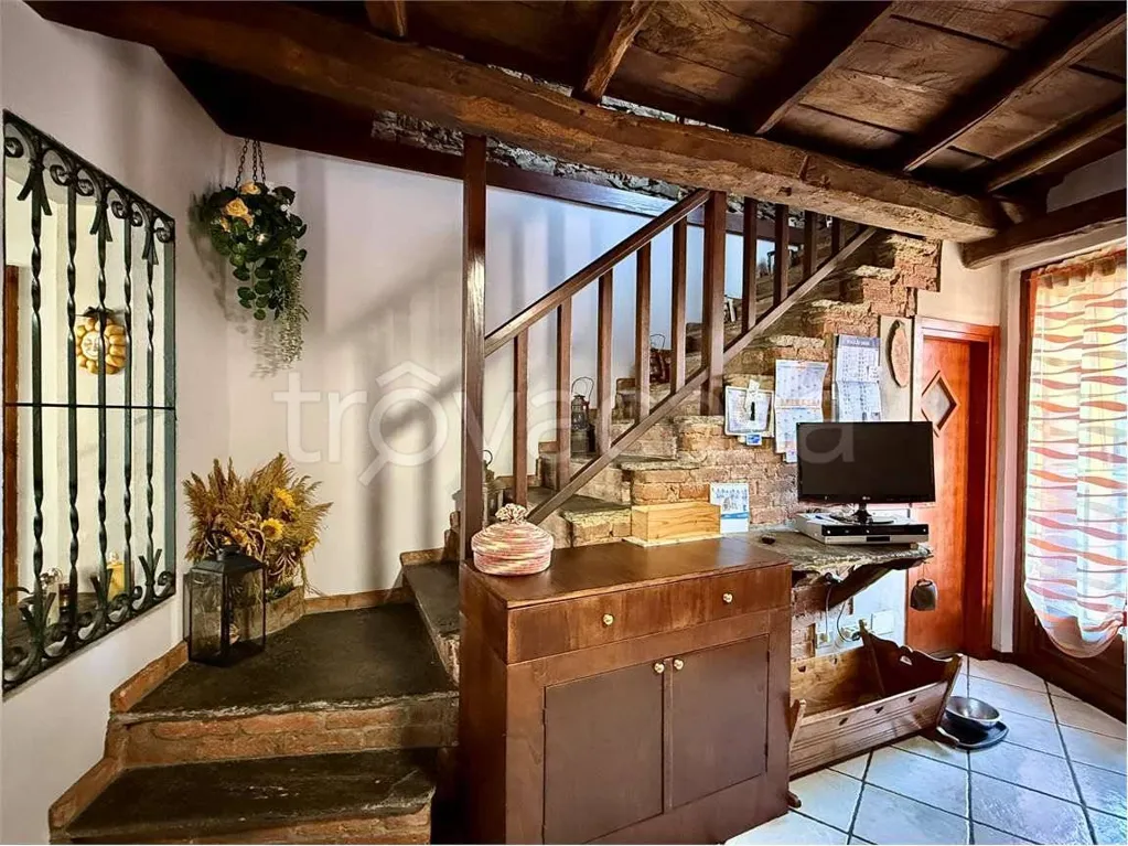 Pièces - Rustic Semi-detached House with Balcony in Armeno