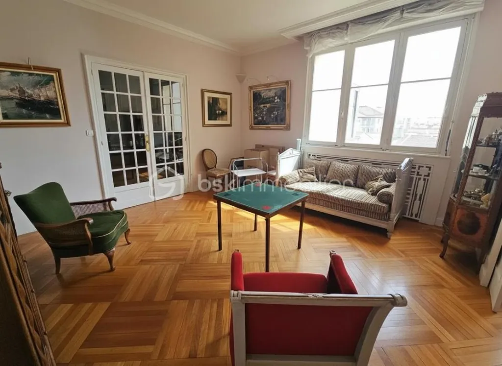 Elutuba - Characterful Apartment with Garage in Roanne Centre
