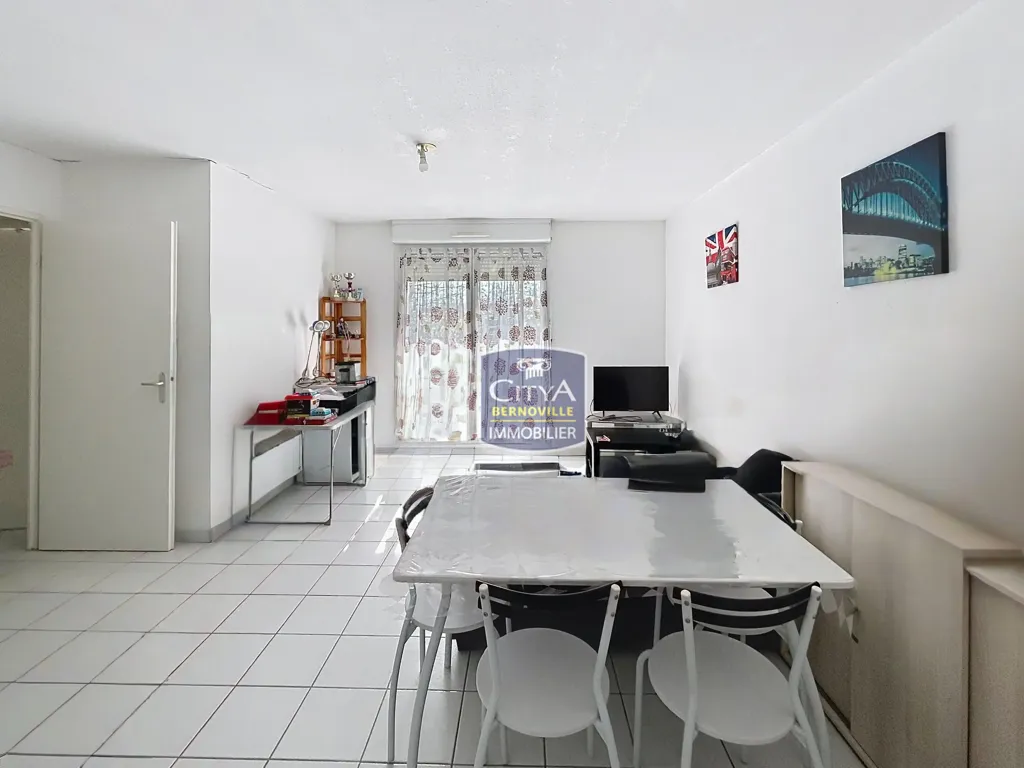 Salle à manger - Appartement Récent avec Balcon à Grugies