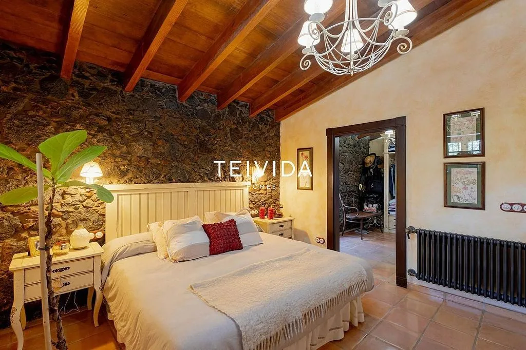 Bedrooms - Villa with Pool and Bodega in El Rosario