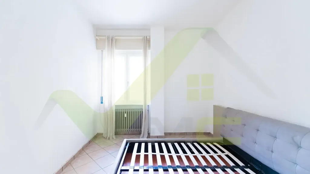 Chambres - Semi-Renovated 2-Bedroom in Melzo Centre