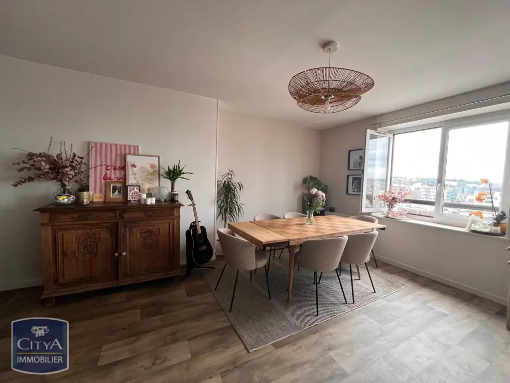Salle à manger - Appartement T2 Lumineux au 5ème Étage à Dieppe