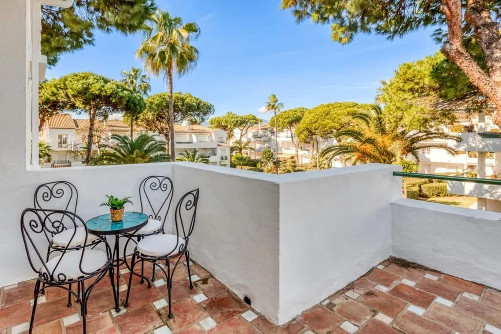 Terrass - Penthouse with Pool View in Estepona