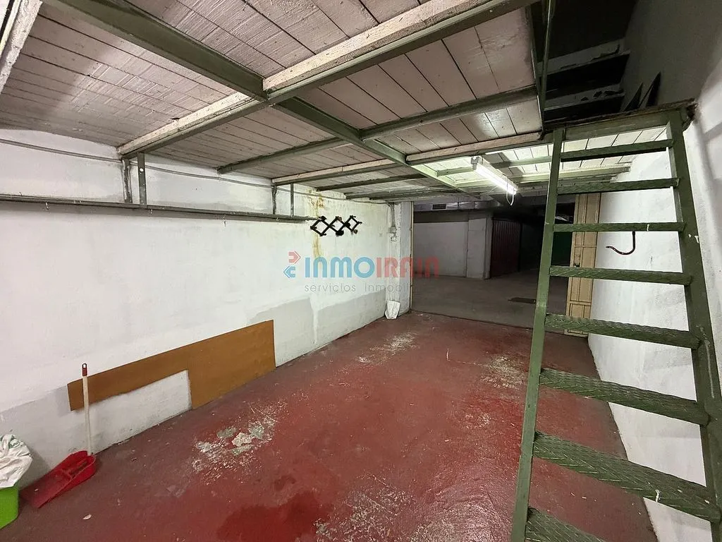 Garage - Apartment with Balcony in Ordizia