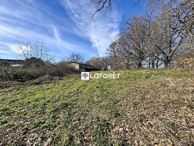 Farmhouse with Extensive Land in Argences en Aubrac
