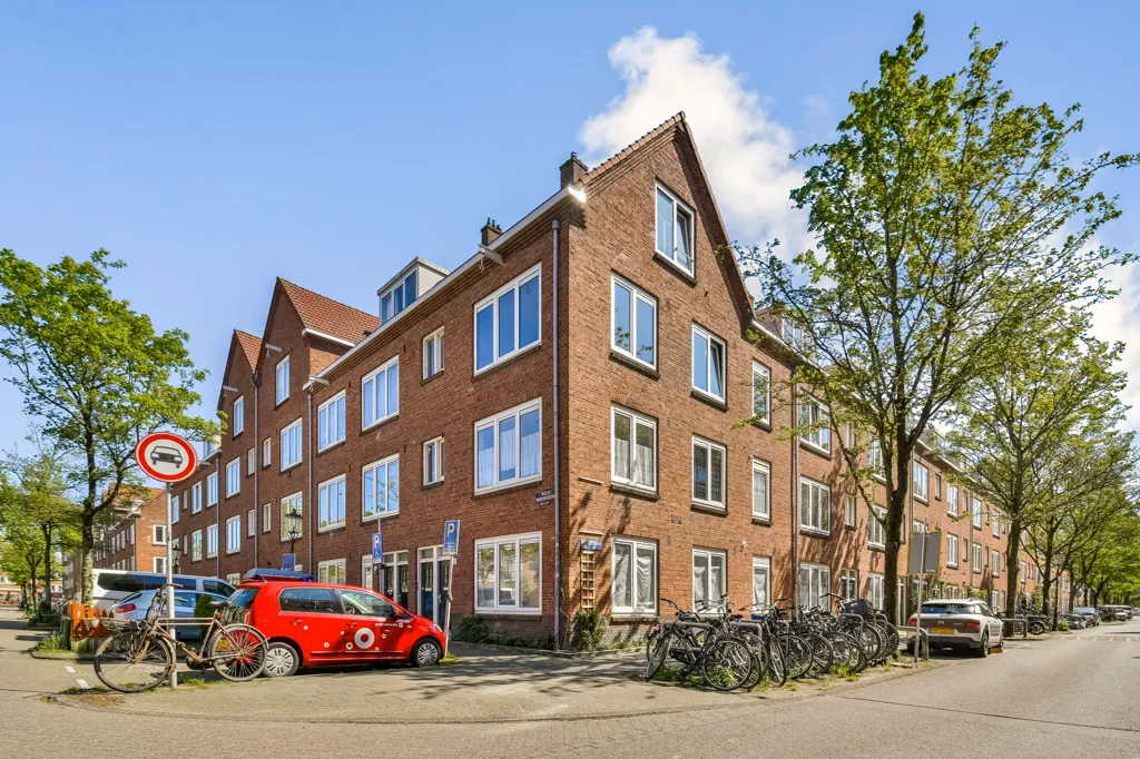 Välivaade - Corner Duplex with Skylights in De Pijp