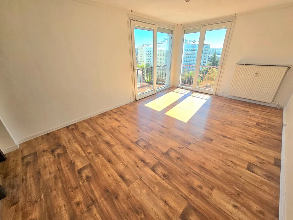 Pièces - Appartement 4 Pièces avec Vue Dégagée à Troyes