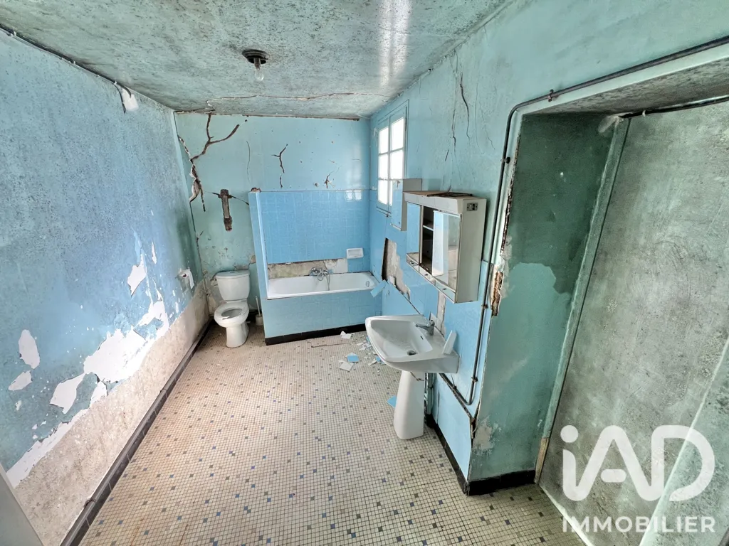 Salles de bain - Maison de Campagne à Rénover à Champniers