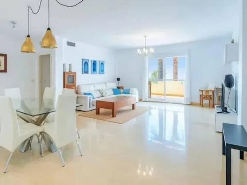 Elutuba - 3-Bed Apartment with Terrace in Sotogrande