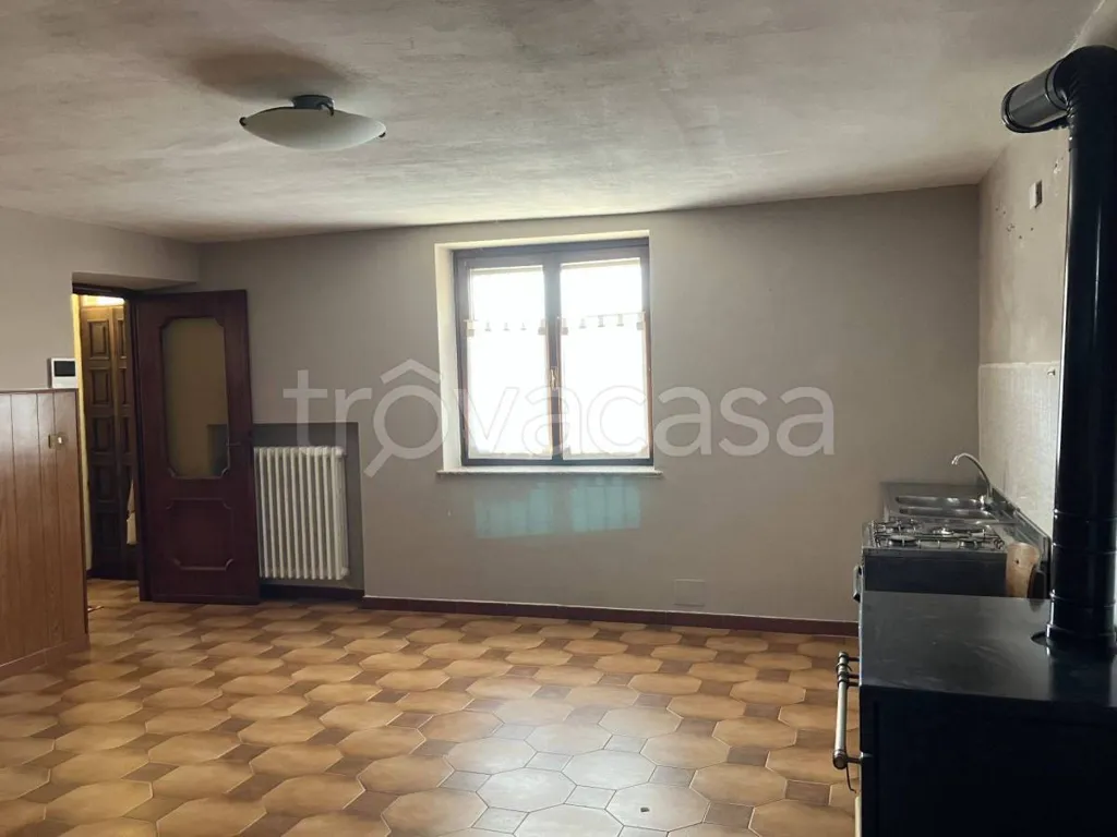 Köök - Rustic Villa with Garden in Montà