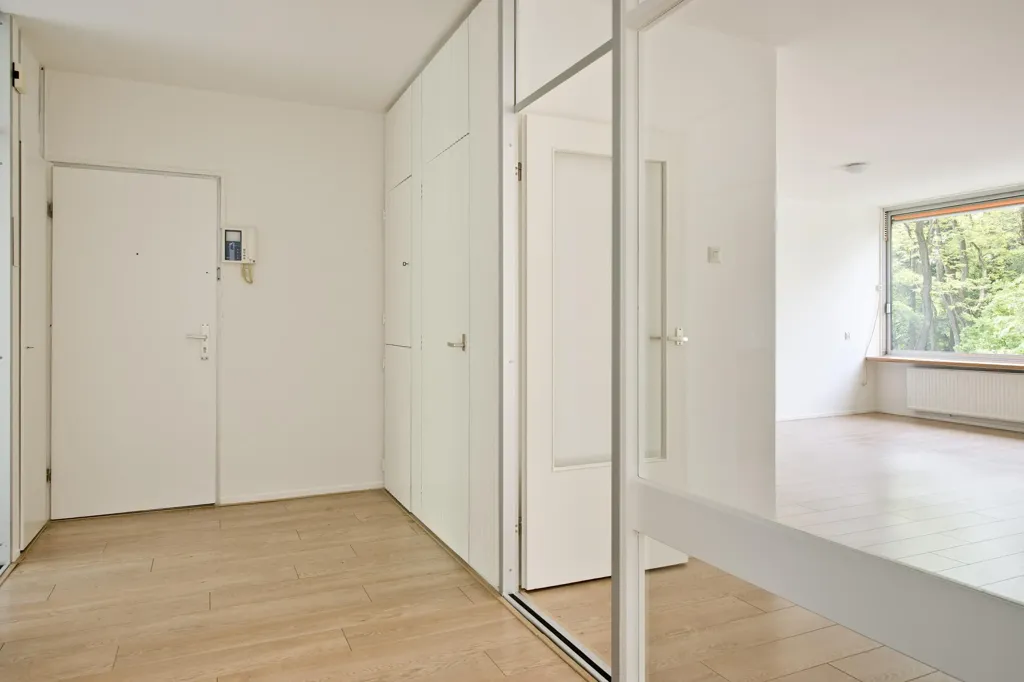 Esik - 4-Bedroom Apartment with Balcony in Doorwerth