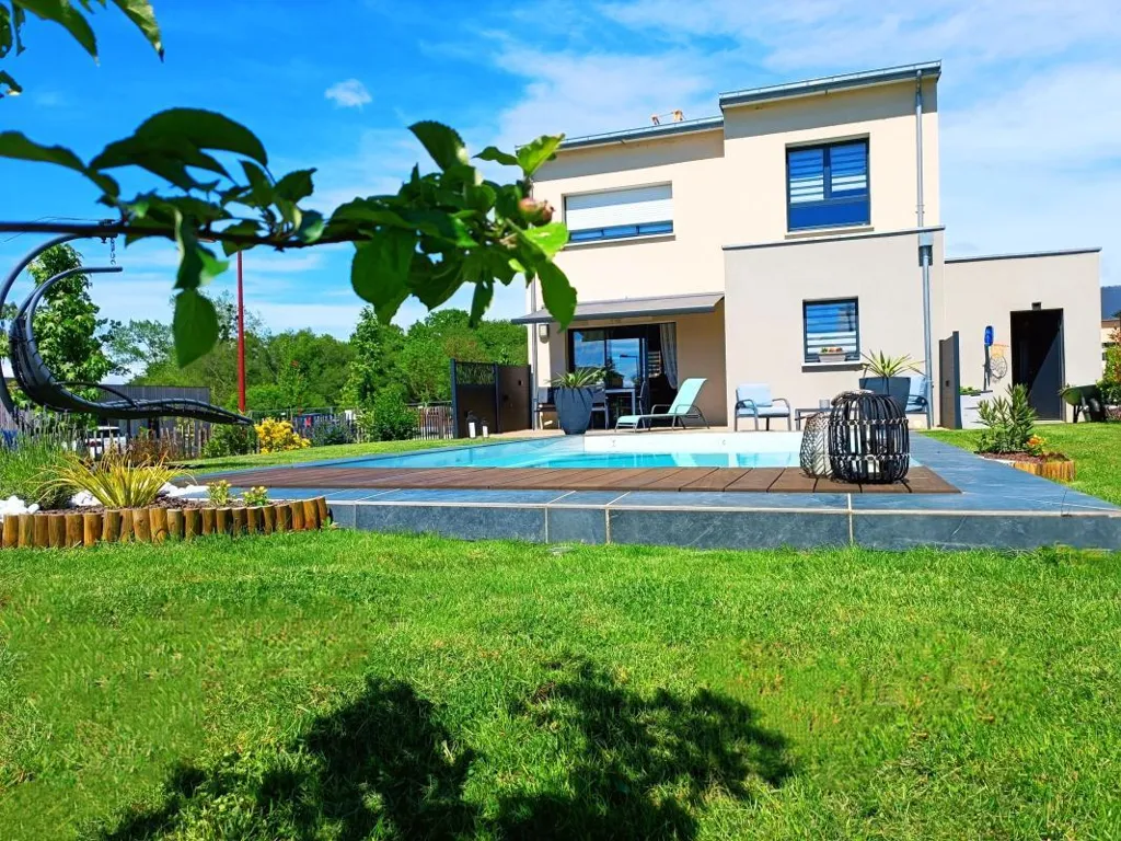 Piscine - Maison Contemporaine avec Piscine à Romillé