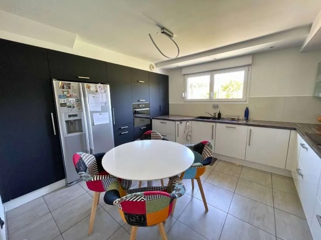 Cuisine - Maison Familiale avec Piscine à Pulversheim