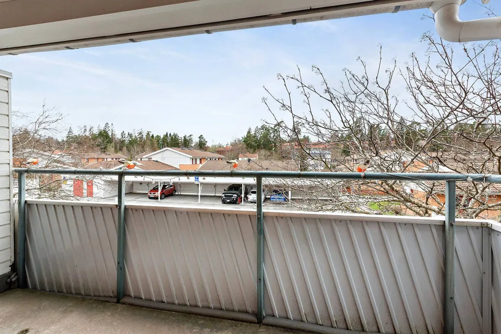 Rõdu - Renovated Apartment with West-Facing Balcony in Järfälla