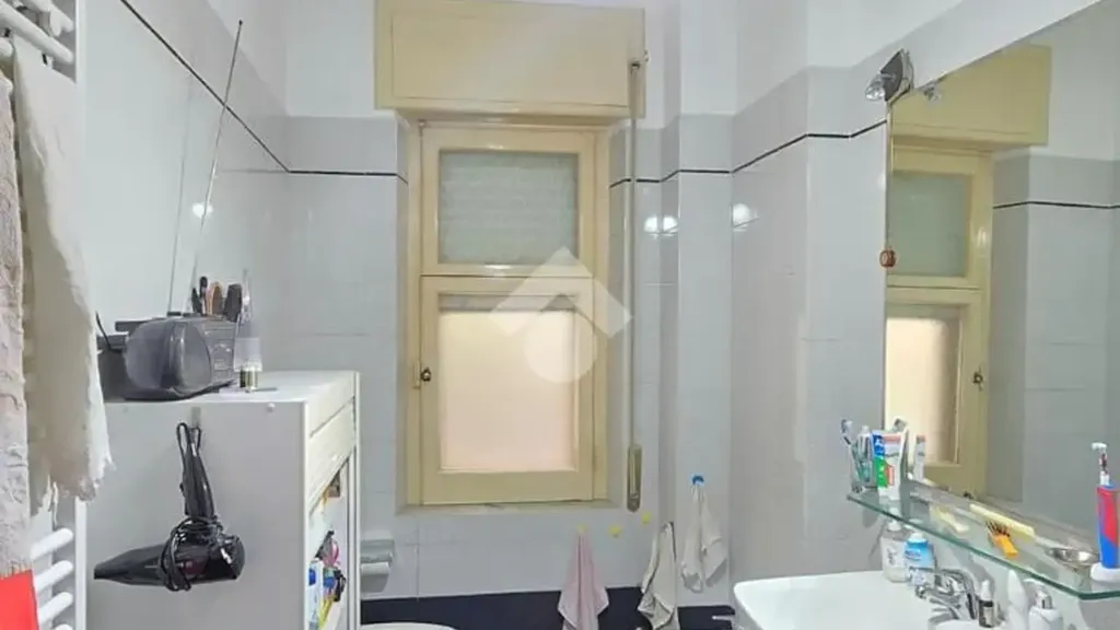 Salles de bain - Spacious Apartment with Terrace in Salerno