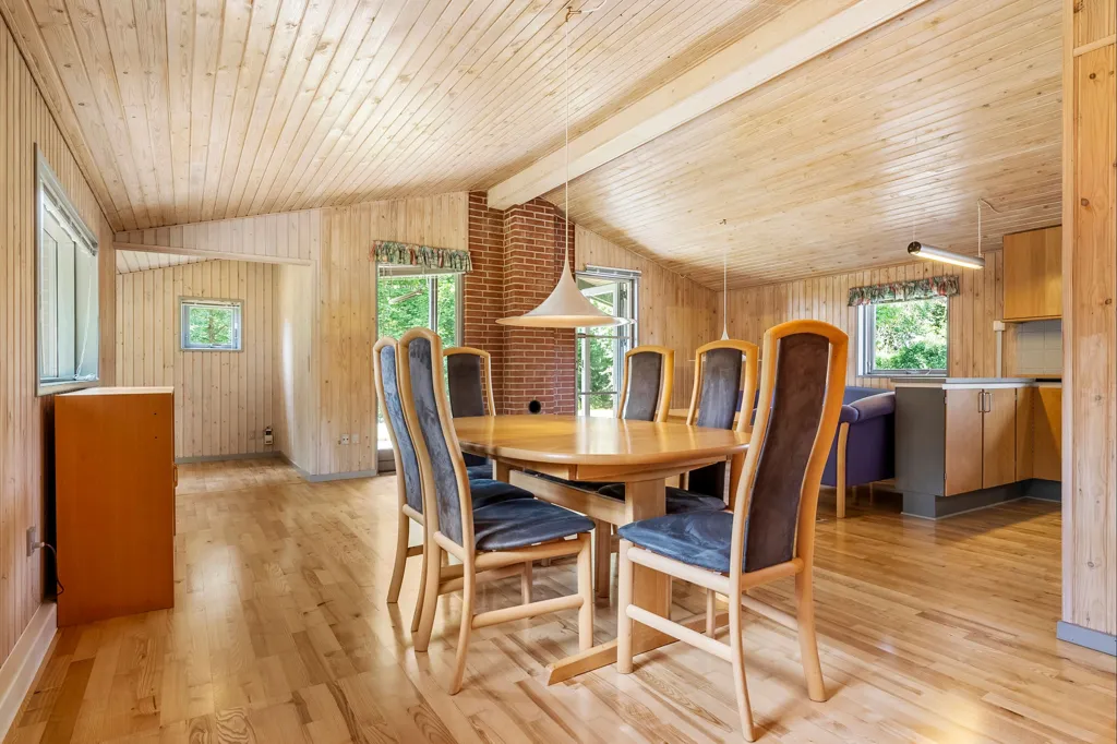 Sala da pranzo - Well-Maintained Summerhouse with Garden in Bryrup