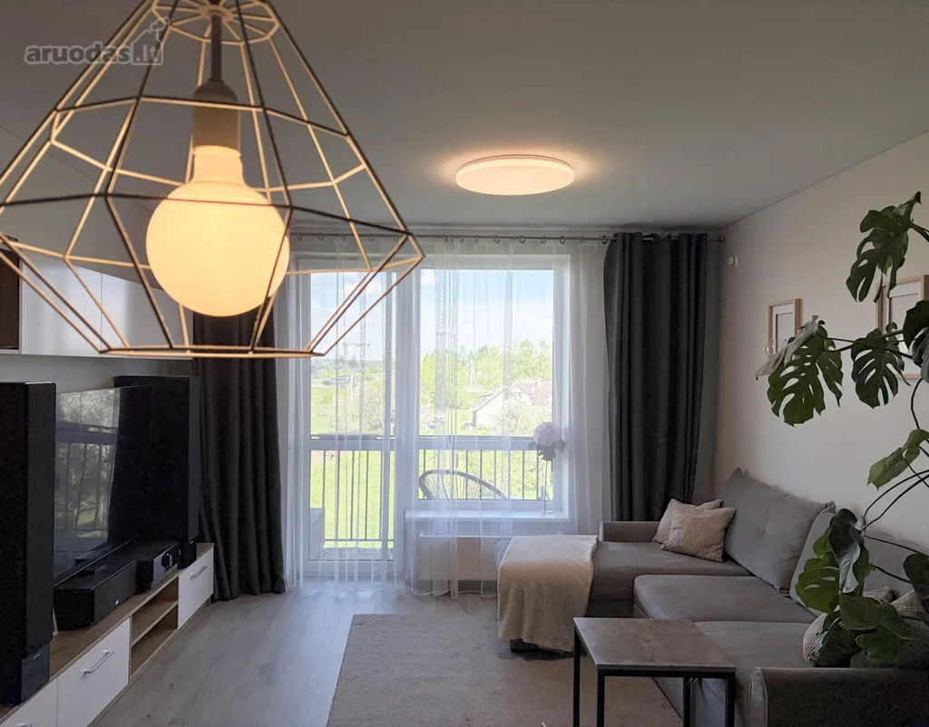 Elutuba - Three-Bedroom Flat with Balcony in Pašilaičiai