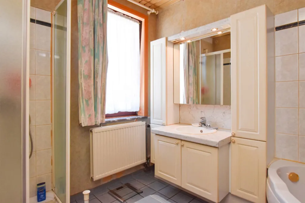 Salles de bain - Maison d'Architecte avec Terrasse à Châtelet