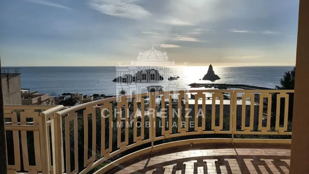Rõdu - Panoramic Apartment with Terraces in Aci Castello