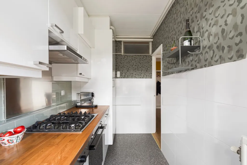Cuisine - 1940s Apartment with South-Facing Balcony in Blijdorp