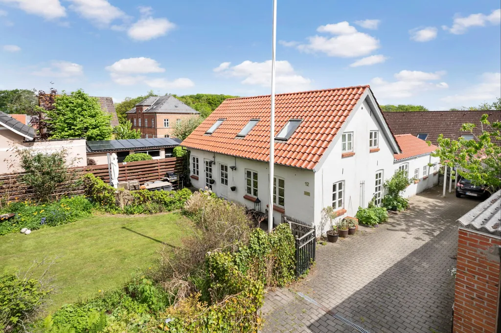 Õhuvaade - Victorian Villa with Garden in Kjellerup
