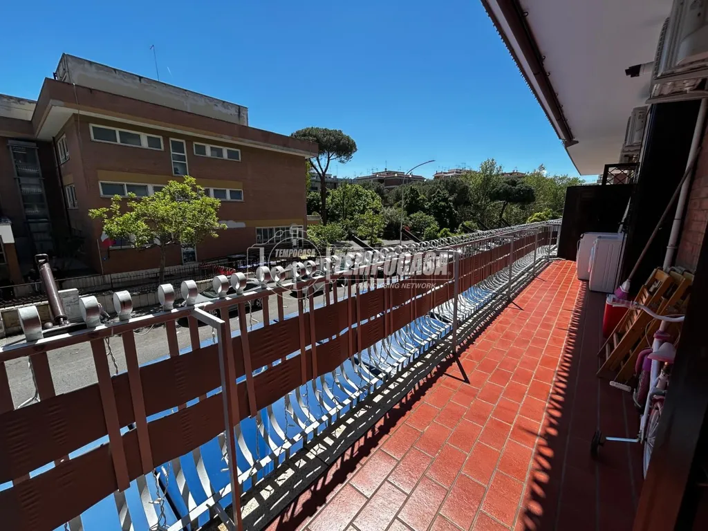 Rõdu - Renovated Apartment with Balcony in Rome