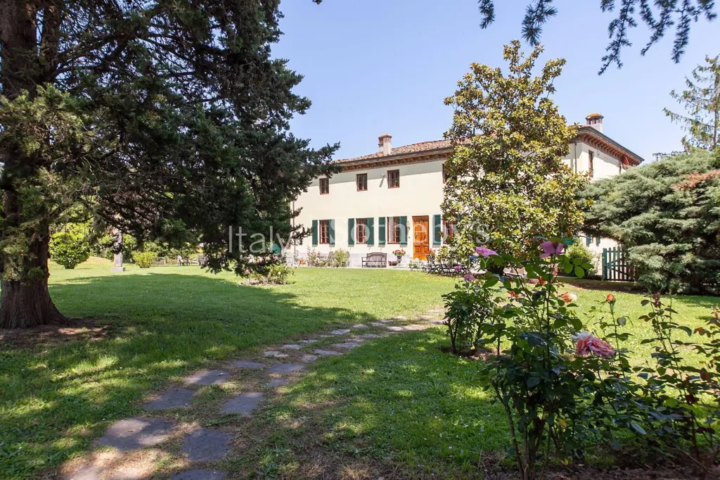 Aed - Historic Villa with Pool near Lucca