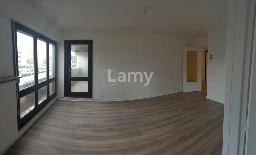 Elutuba - 3-Bed Apartment with Balcony in BLD CATTENOZ