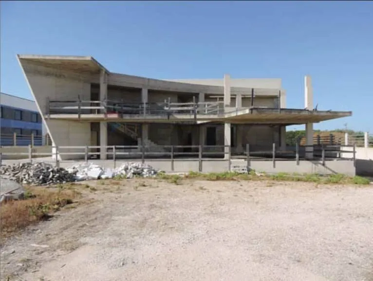 Välivaade - Industrial Warehouse with Customisation Potential in Mola di Bari