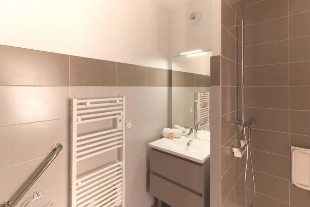 Bathrooms - Meubled Apartment in Central Location
