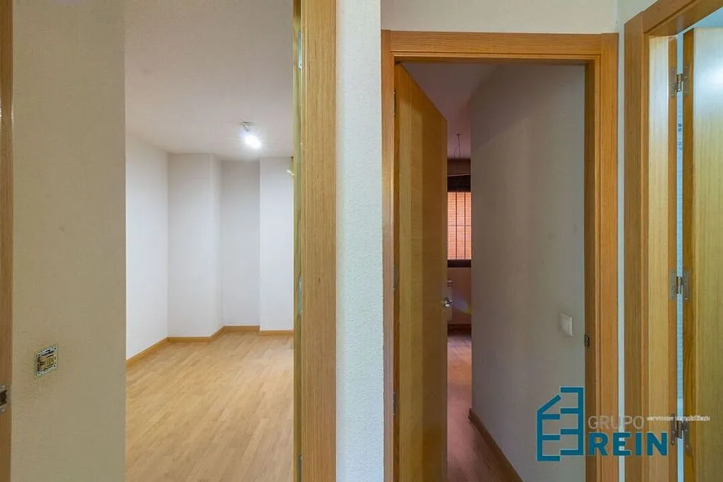 Hallway - 3-Bedroom Apartment with Garage in Recas