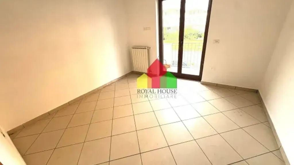 Pièces - 3-Bedroom Apartment with Balcony in Giugliano