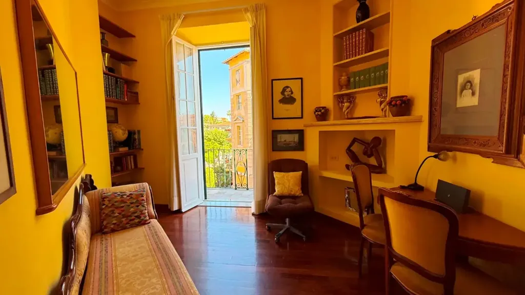 Kabinet - Charming Triplex with Balcony in Monteverde Vecchio