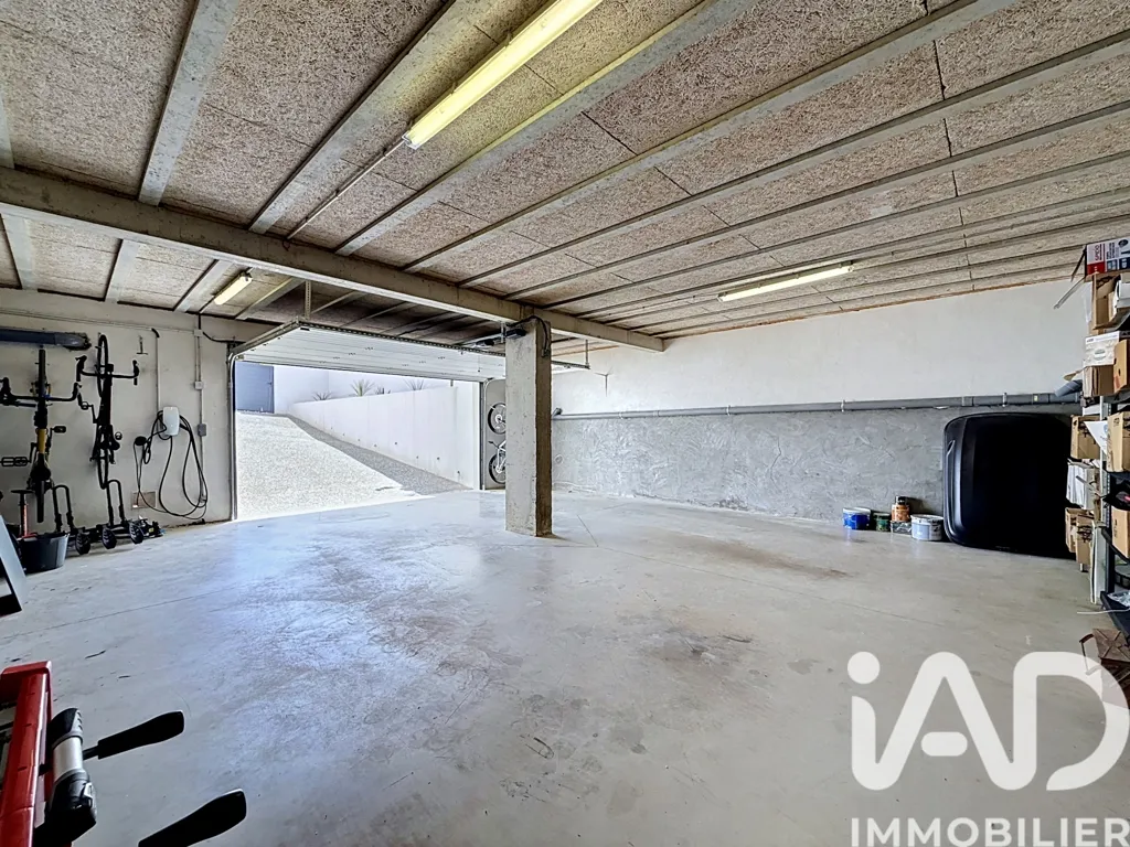 Garage - Villa d'Architecte avec Piscine à Béziers