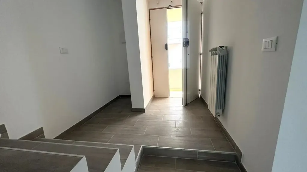 Esik - Rear-Attached Villa with Balcony in L'Aquila