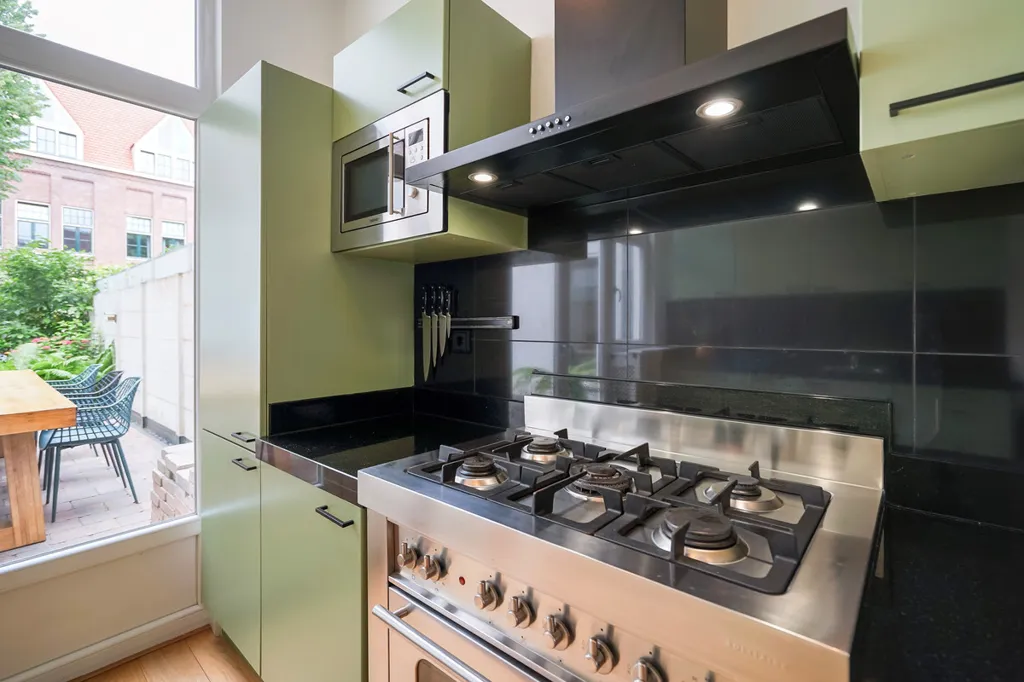 Cuisine - Ground Floor Flat with Deep Garden in 's-Gravenhage
