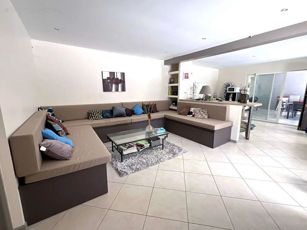 Séjour - Maison 7 pièces à Saint-Cyr-Sur-Menthon