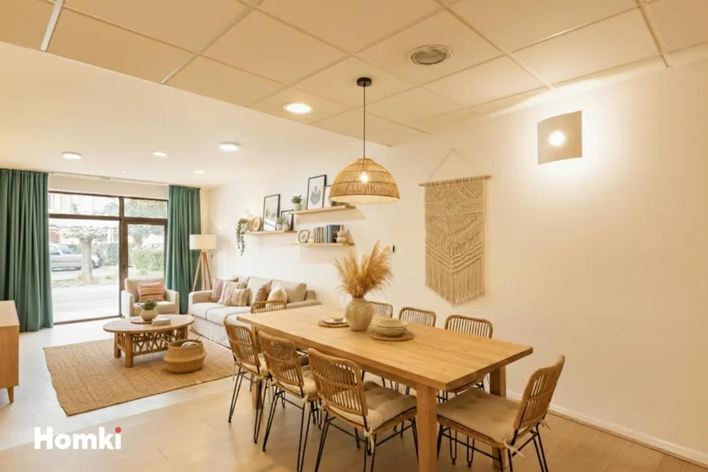 Salle à manger - Maison de Ville Polyvalente à Proximité Idéale
