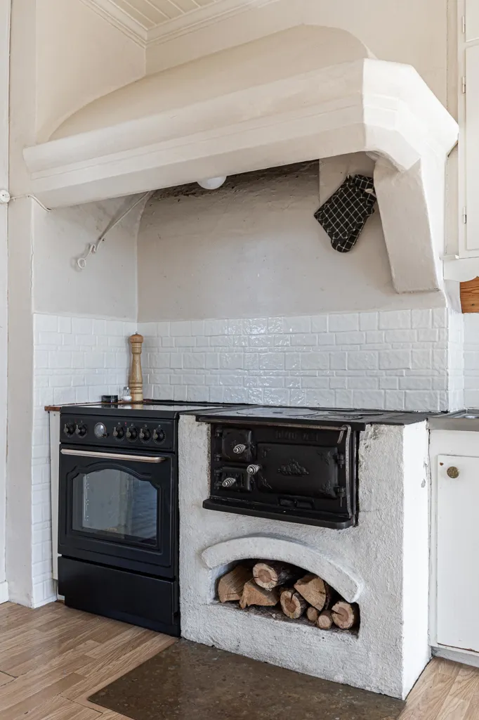 Cuisine - Charming Farmhouse with Workshop in Salbohed