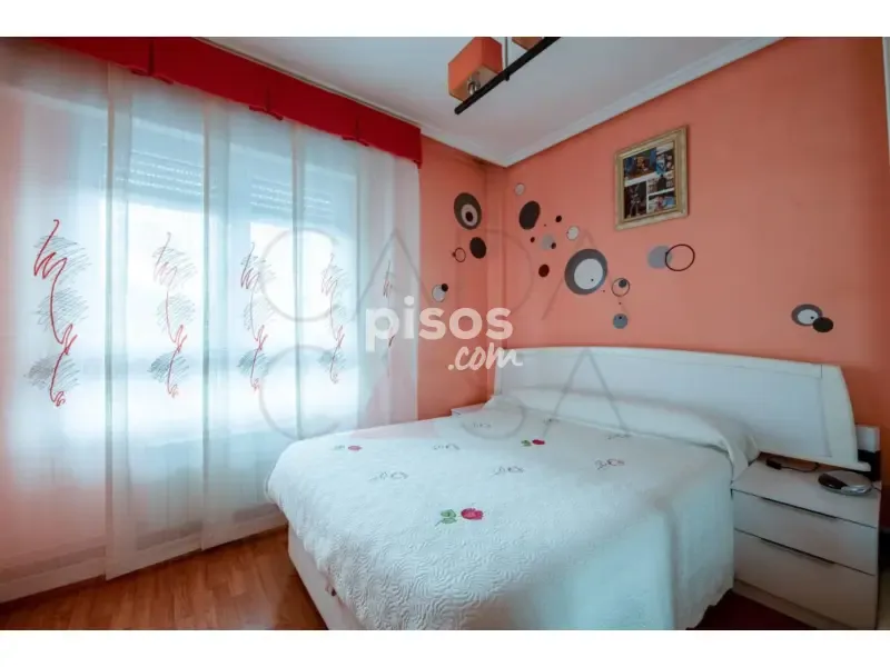Magamistoad - Third Floor Flat with South-Facing Views in Santander