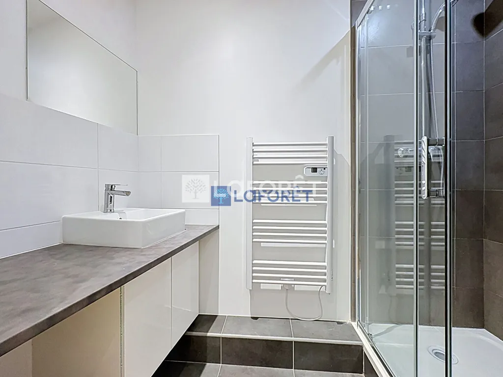 Salles de bain - Studio Rénové au Centre de Suresnes